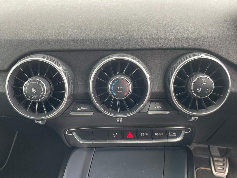AUDI TT