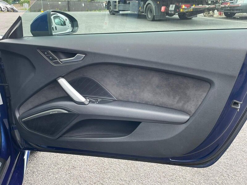 AUDI TT