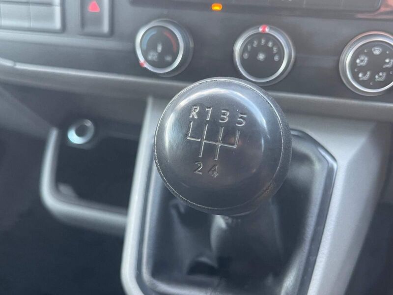 VOLKSWAGEN TRANSPORTER