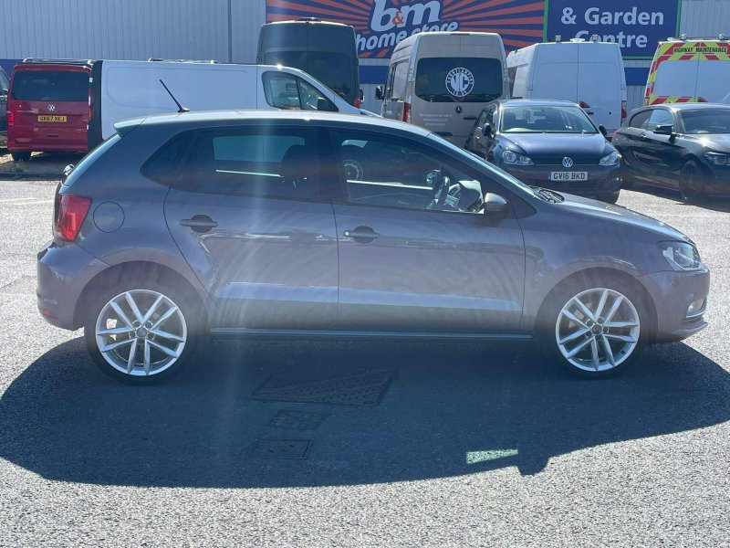 VOLKSWAGEN POLO