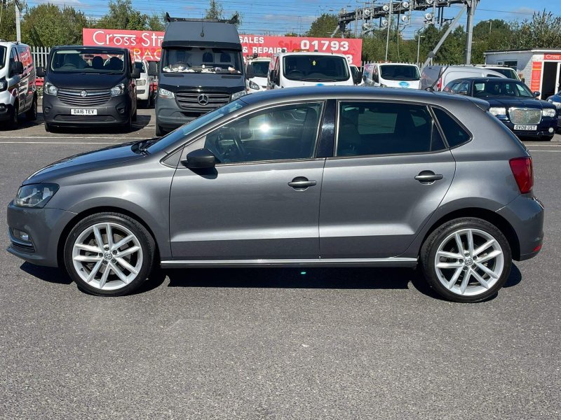 VOLKSWAGEN POLO