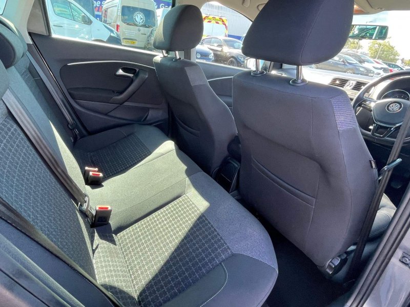 VOLKSWAGEN POLO