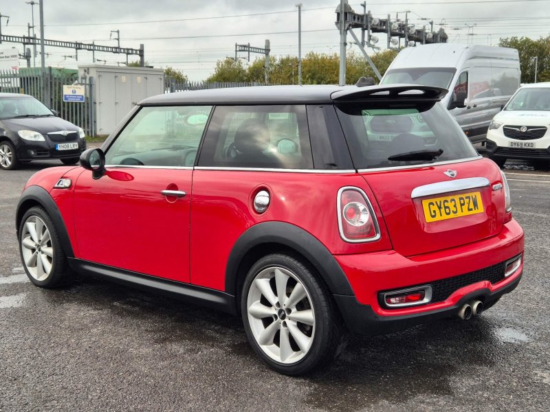 MINI HATCH