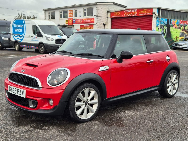 MINI HATCH