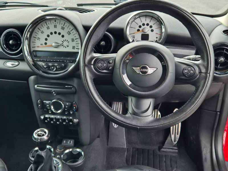 MINI HATCH
