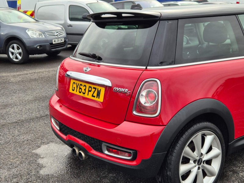MINI HATCH