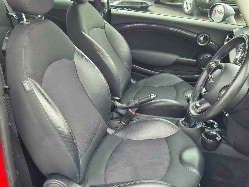 MINI HATCH
