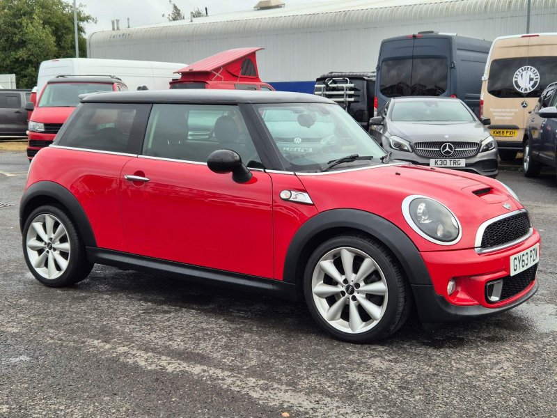 MINI HATCH