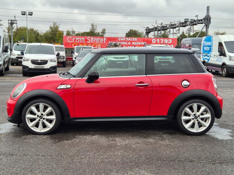 MINI HATCH