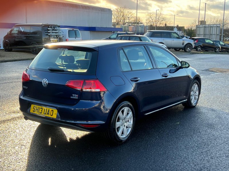 VOLKSWAGEN GOLF