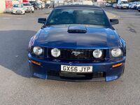FORD MUSTANG