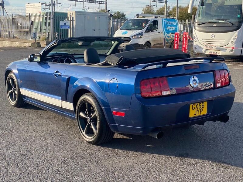 FORD MUSTANG