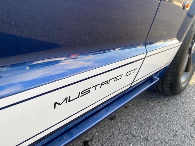 FORD MUSTANG