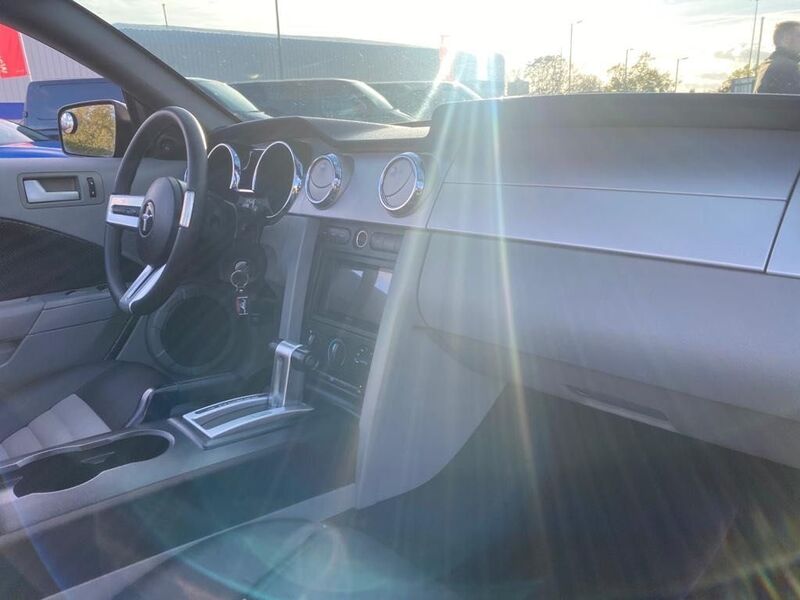 FORD MUSTANG