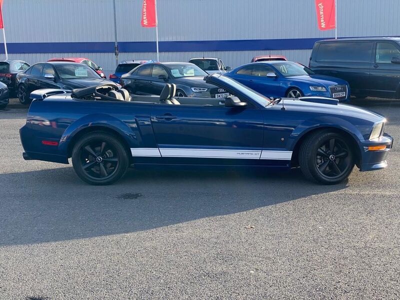 FORD MUSTANG