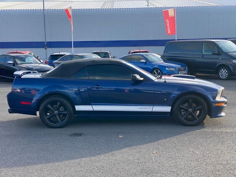 FORD MUSTANG