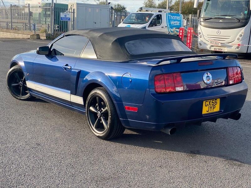 FORD MUSTANG