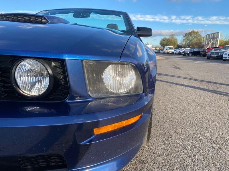 FORD MUSTANG