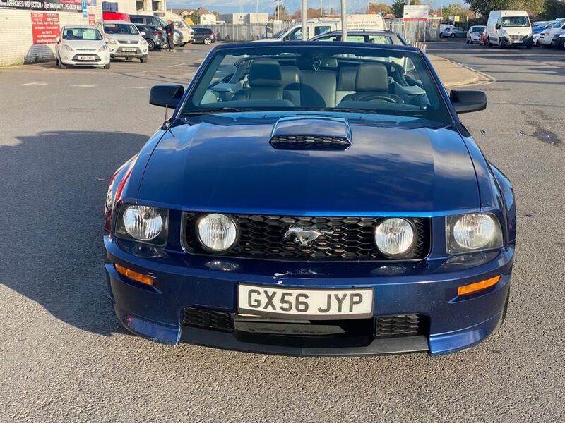 FORD MUSTANG
