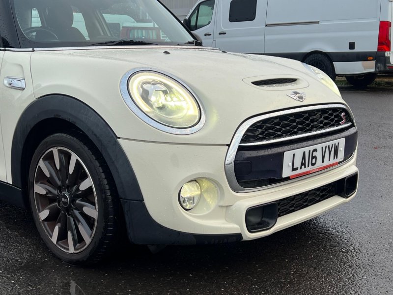 MINI HATCH