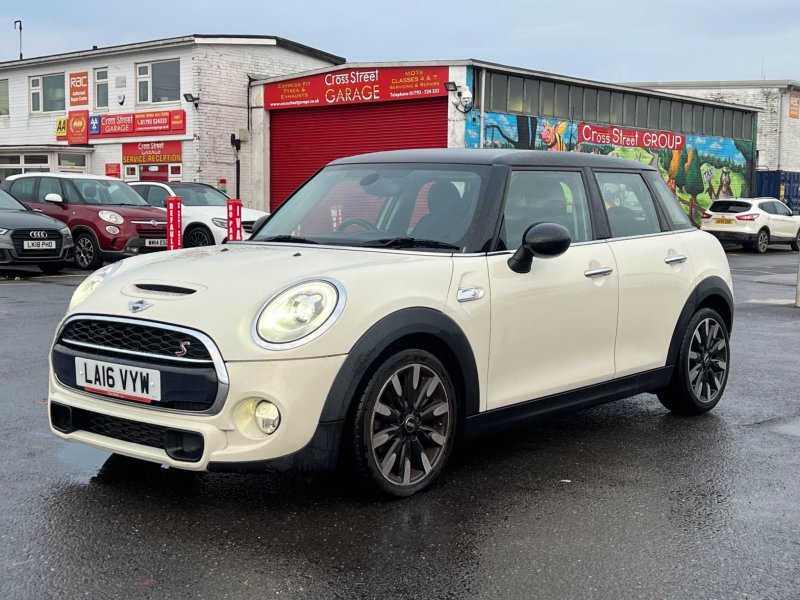 MINI HATCH
