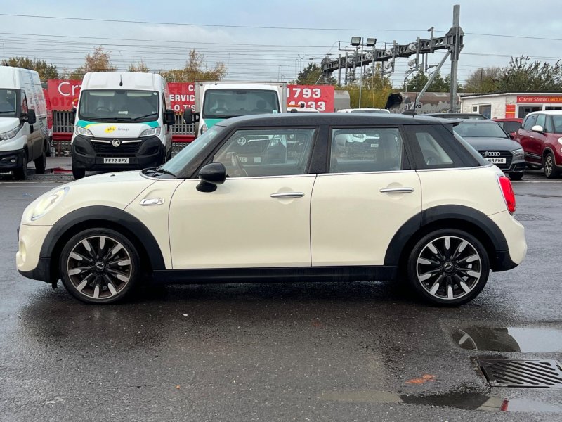 MINI HATCH