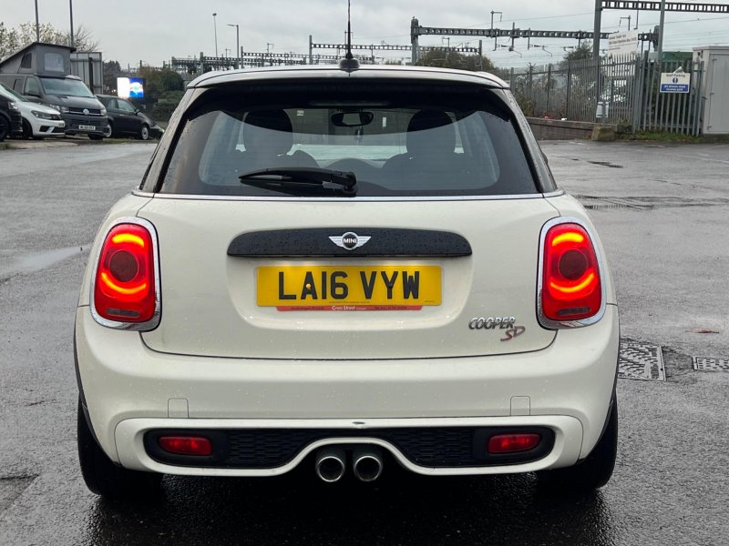 MINI HATCH