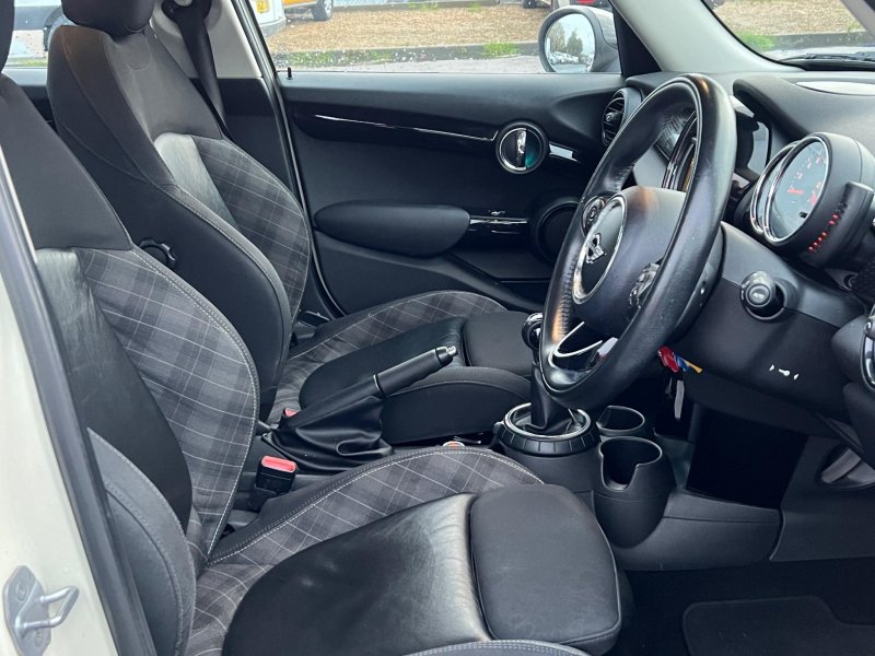 MINI HATCH