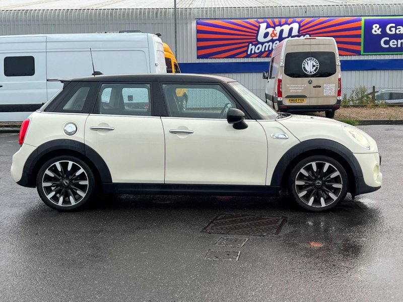 MINI HATCH